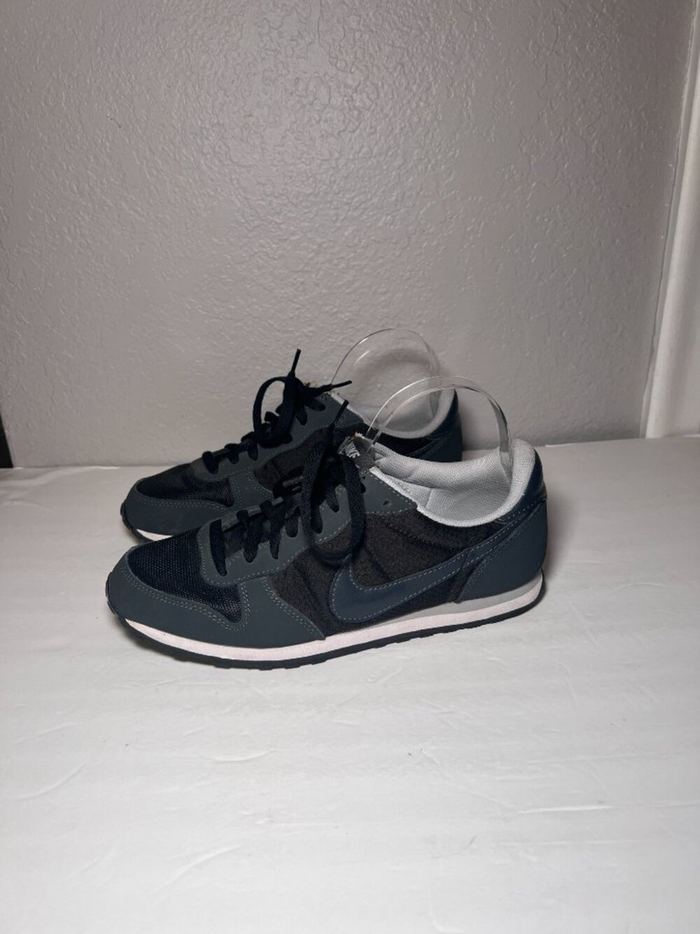Nike Women Size 9 Genicco Sneakers Black Gray Low Top - Picture 6 of 12